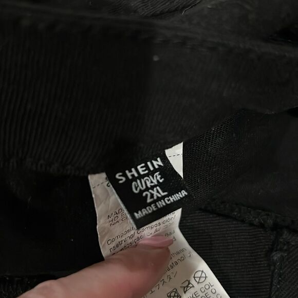 Shein short  - Picture 2 of 2